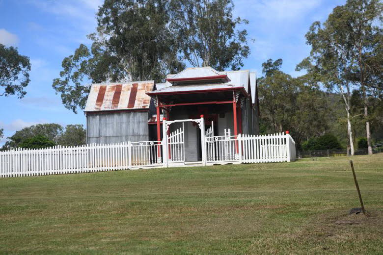 to Ravenshoe 110 Small